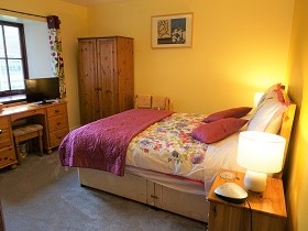 Double Ensuite Bedroom with accessible bathroom.
